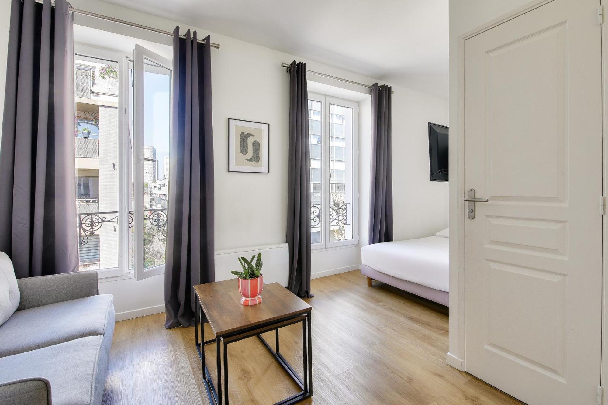 Paris House *