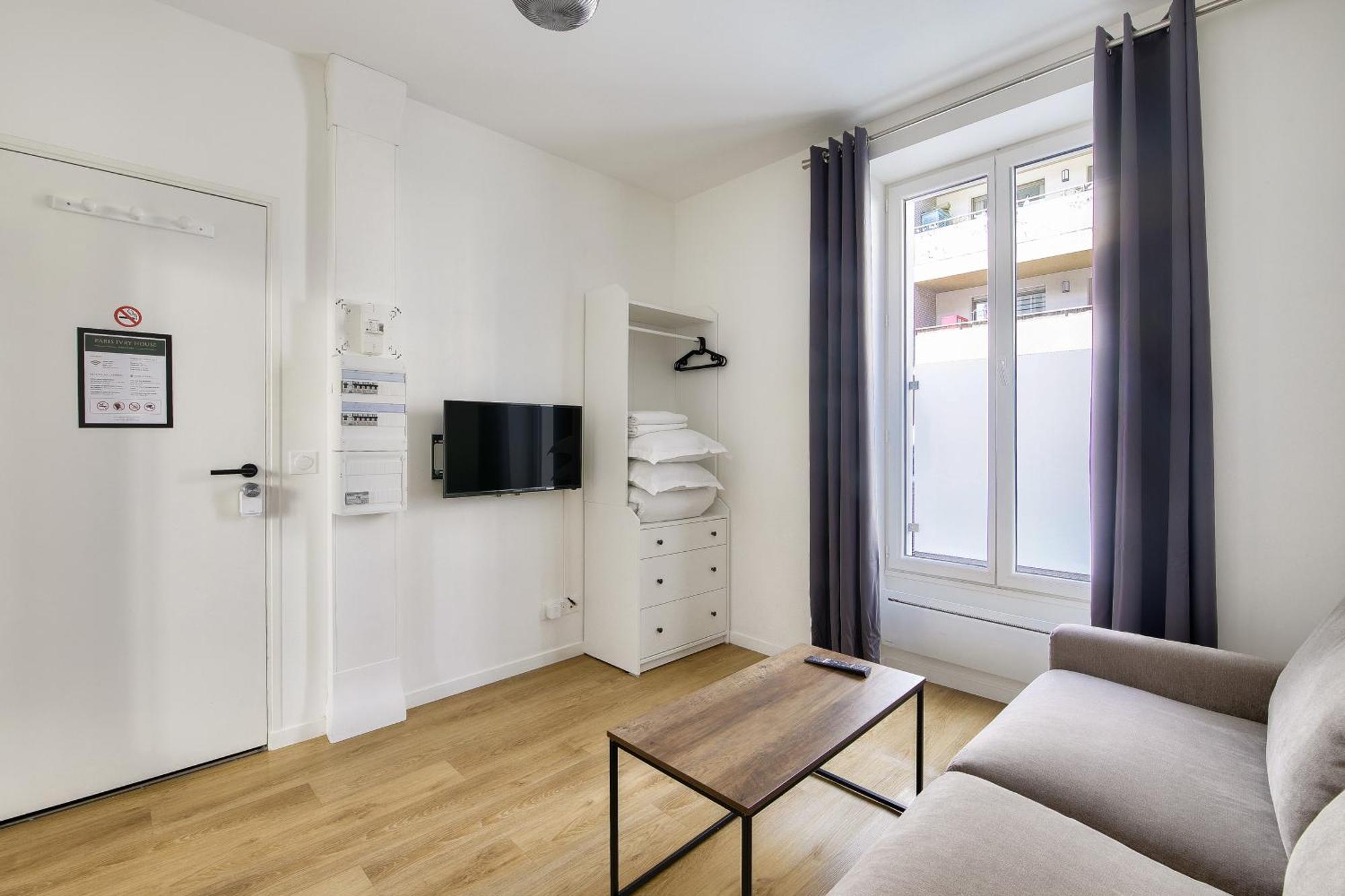 Paris House *